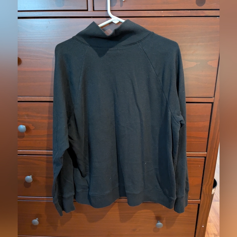 JCrew Long-sleeve Black high neck sweatshirt with button detail at neck size XL - Picture 4 of 4